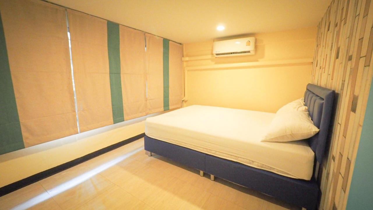 I-Sleep Silom Hostel Bangkok Exterior photo