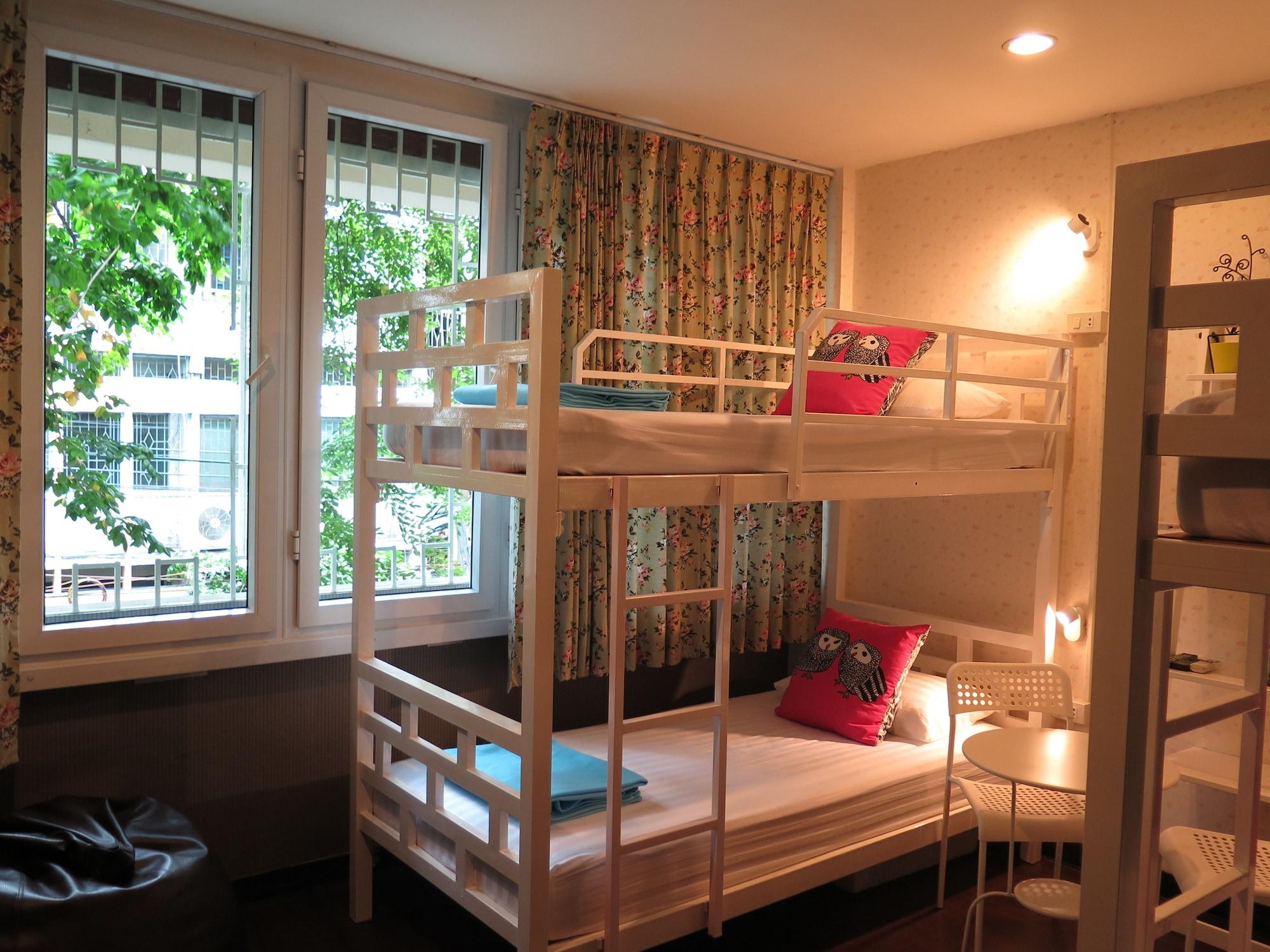 I-Sleep Silom Hostel Bangkok Exterior photo