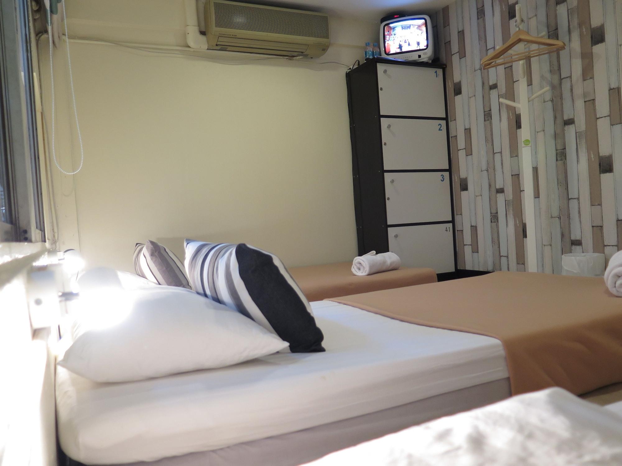 I-Sleep Silom Hostel Bangkok Exterior photo